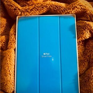 I pad Smart Folio in blue